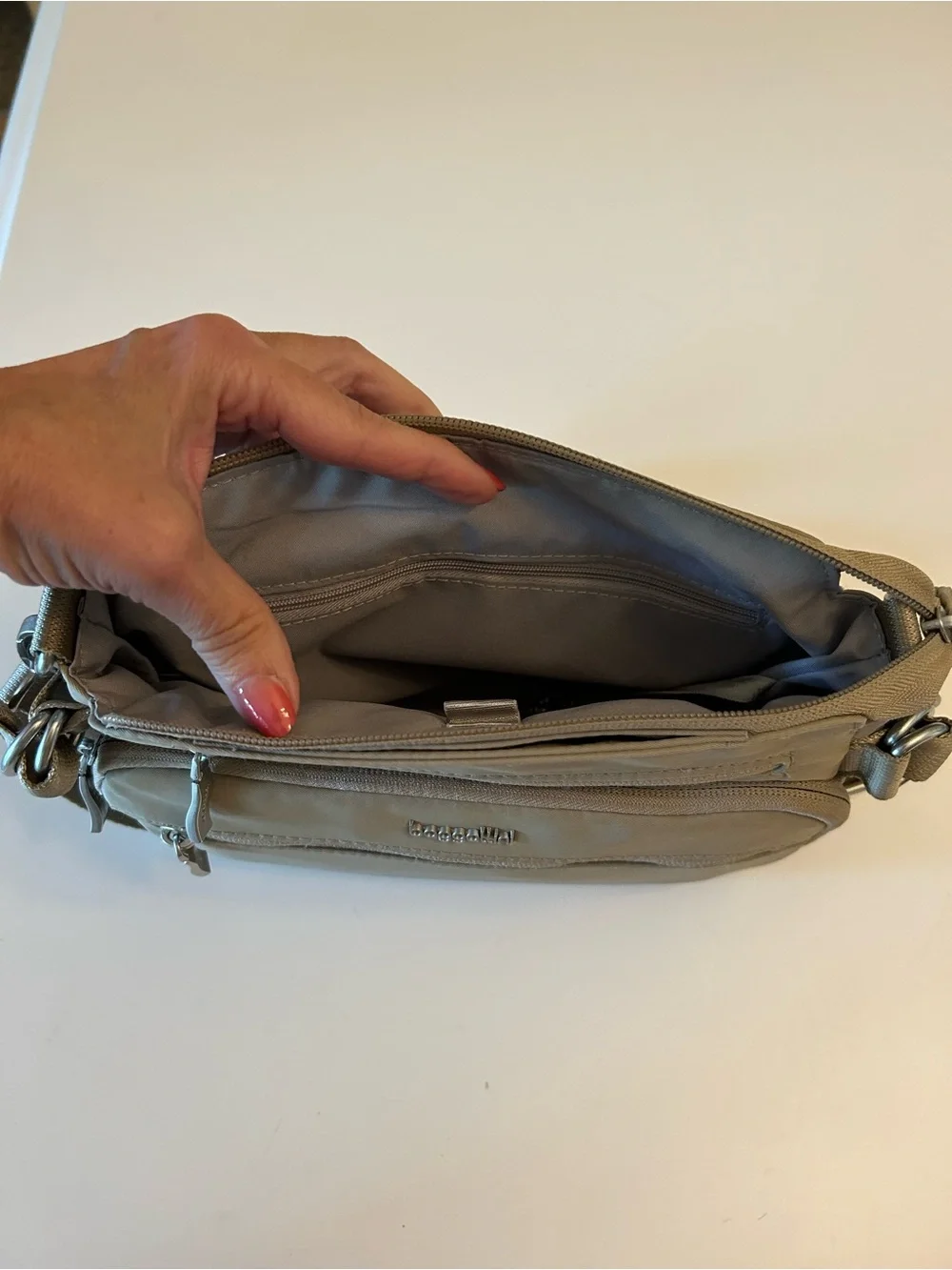 Baggallini compact taupe